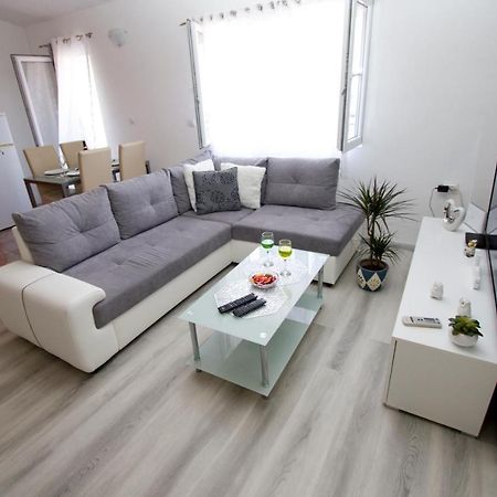 Apartment Toni Makarska Exteriör bild