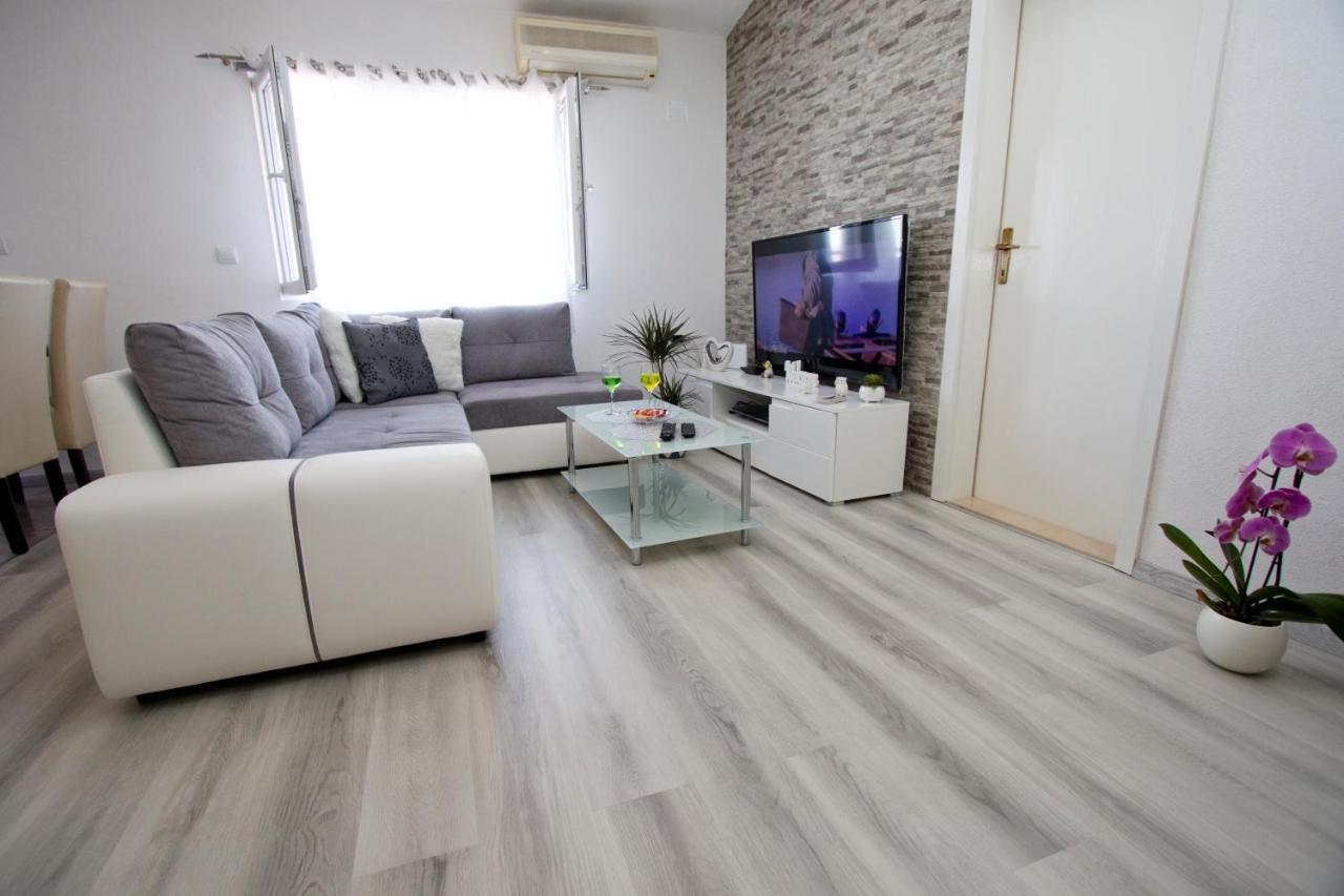 Apartment Toni Makarska Exteriör bild