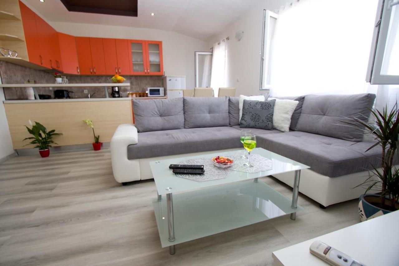 Apartment Toni Makarska Exteriör bild